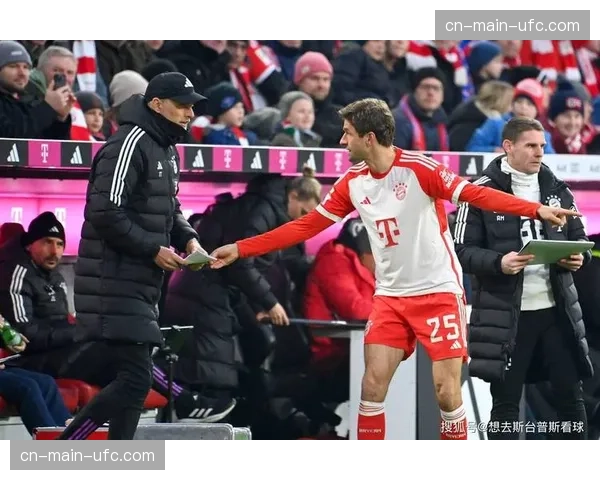 传闻:拜仁慕尼黑关注那不勒斯前锋奥斯梅恩,球探报告强调其空中对抗与终结 传闻:拜仁慕尼黑关注那不勒斯前锋奥斯梅恩,球探报告强调其空中对抗与终结